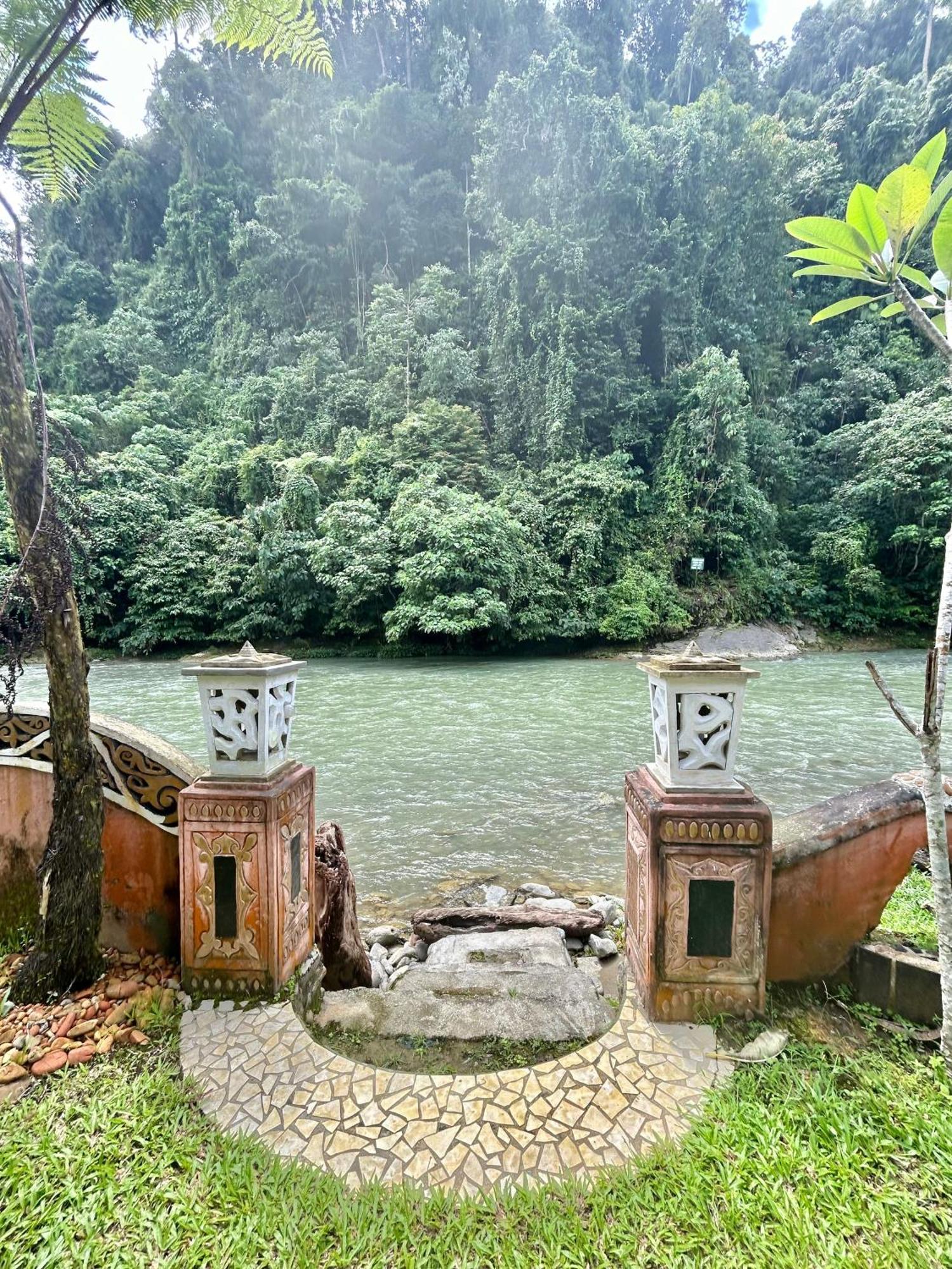 Aussie Inn Bukit Lawang Exterior photo